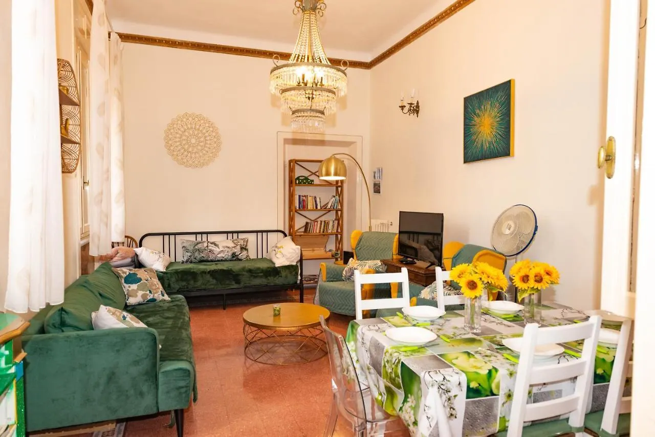 Apartment Charlotte Appartamento Con Parcheggio, 5 Terre, Vicino Stazione La Spezia