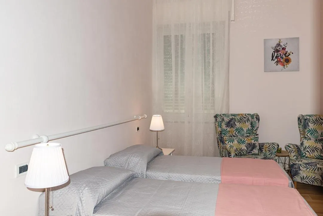 Apartment Charlotte Appartamento Con Parcheggio, 5 Terre, Vicino Stazione La Spezia