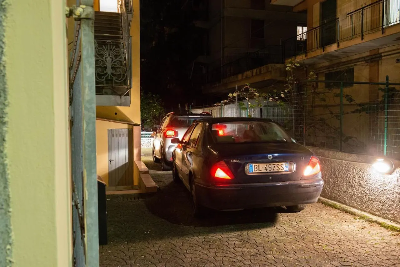 Apartment Charlotte Appartamento Con Parcheggio, 5 Terre, Vicino Stazione La Spezia