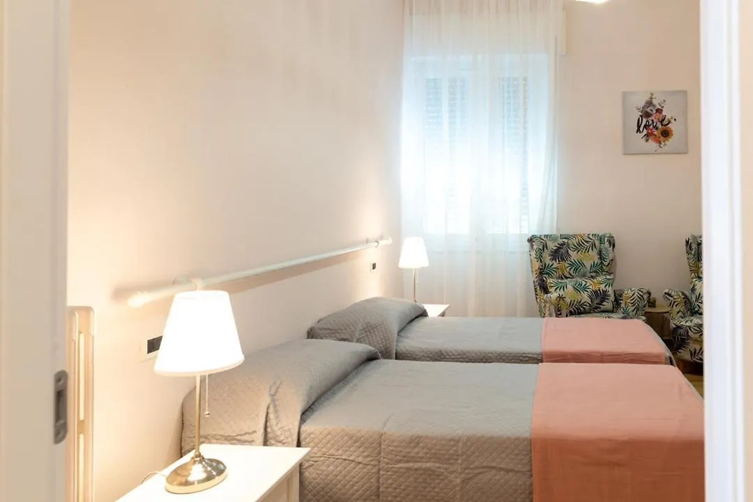 Apartment Charlotte Appartamento Con Parcheggio, 5 Terre, Vicino Stazione La Spezia Italy