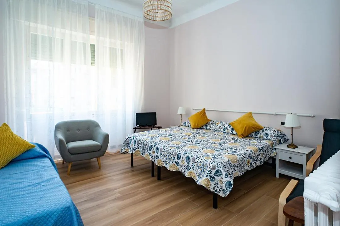Apartment Charlotte Appartamento Con Parcheggio, 5 Terre, Vicino Stazione La Spezia