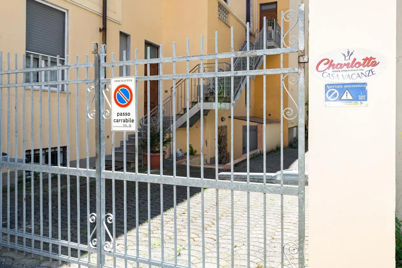 Apartment Charlotte Appartamento Con Parcheggio, 5 Terre, Vicino Stazione La Spezia Italy