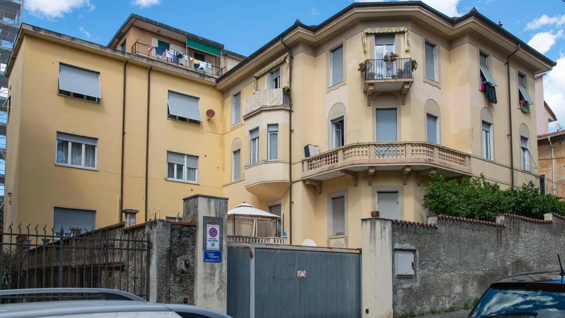 Apartment Charlotte Appartamento Con Parcheggio, 5 Terre, Vicino Stazione La Spezia