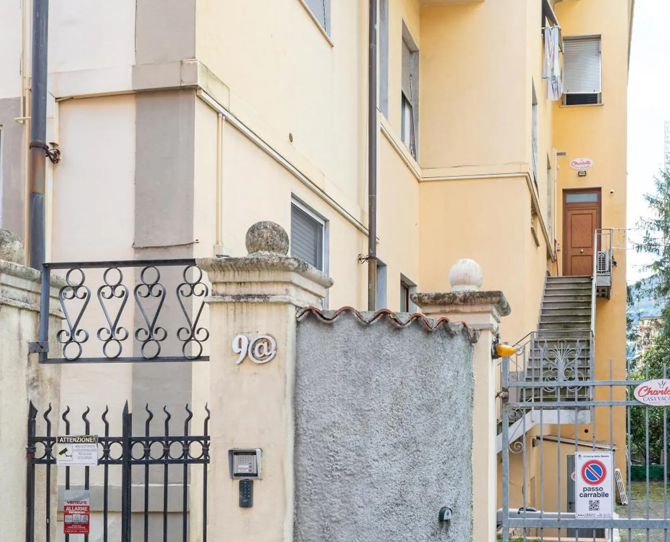Apartment Charlotte Appartamento Con Parcheggio, 5 Terre, Vicino Stazione La Spezia