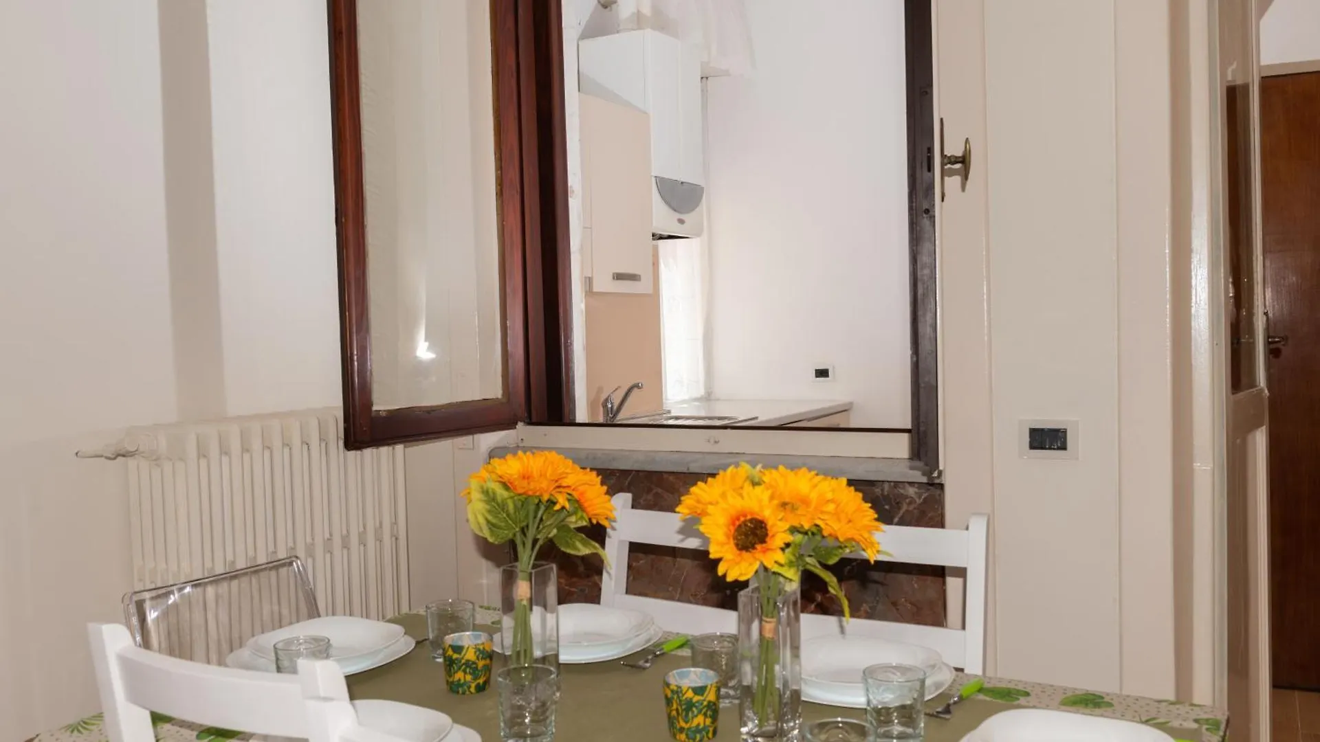 Apartment Charlotte Appartamento Con Parcheggio, 5 Terre, Vicino Stazione La Spezia